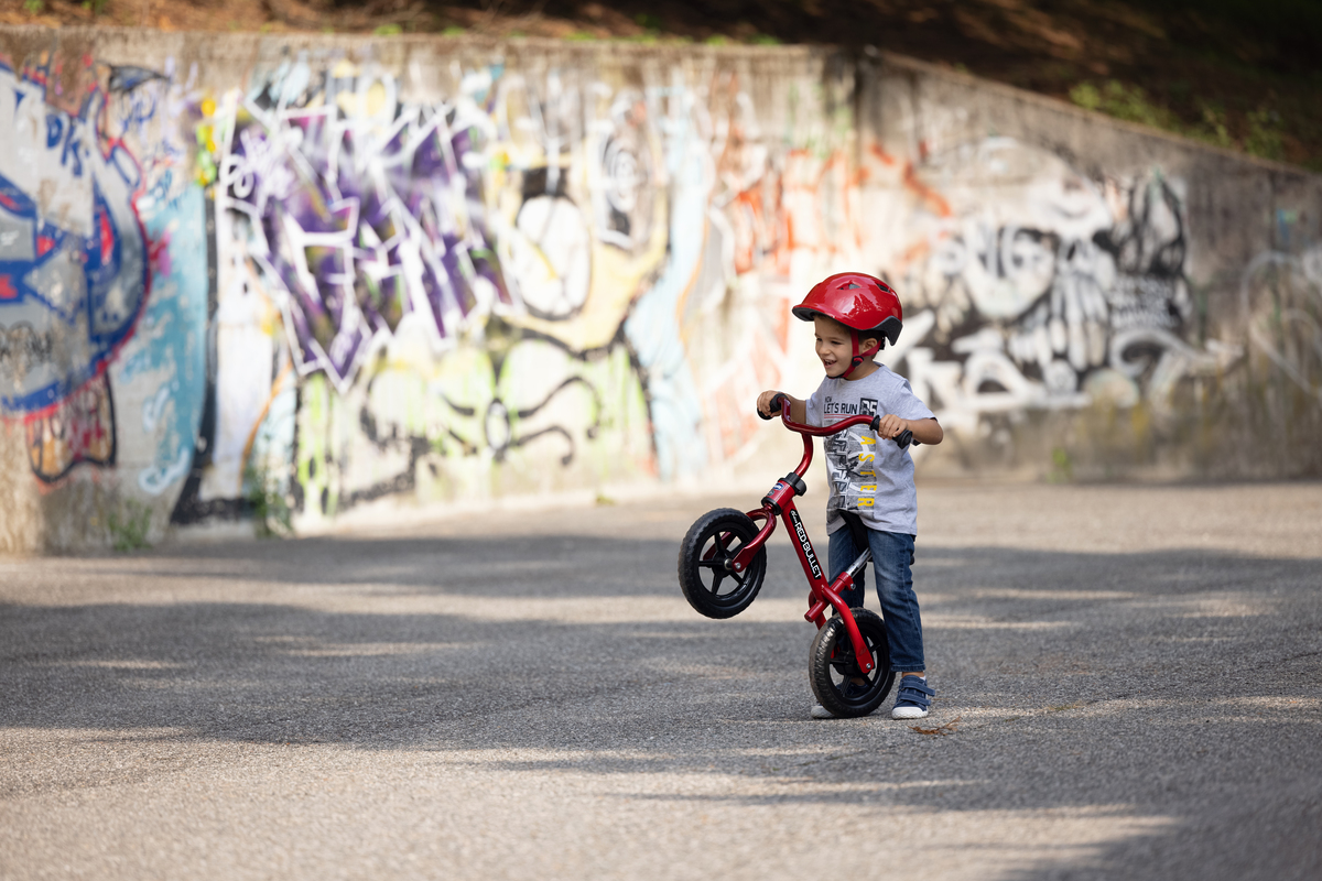 PRIMERA BICICLETA RED BULLET
